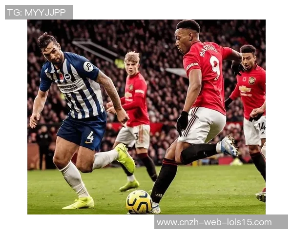 布赖顿与曼联激战正酣比分悬念迭起引发球迷热议